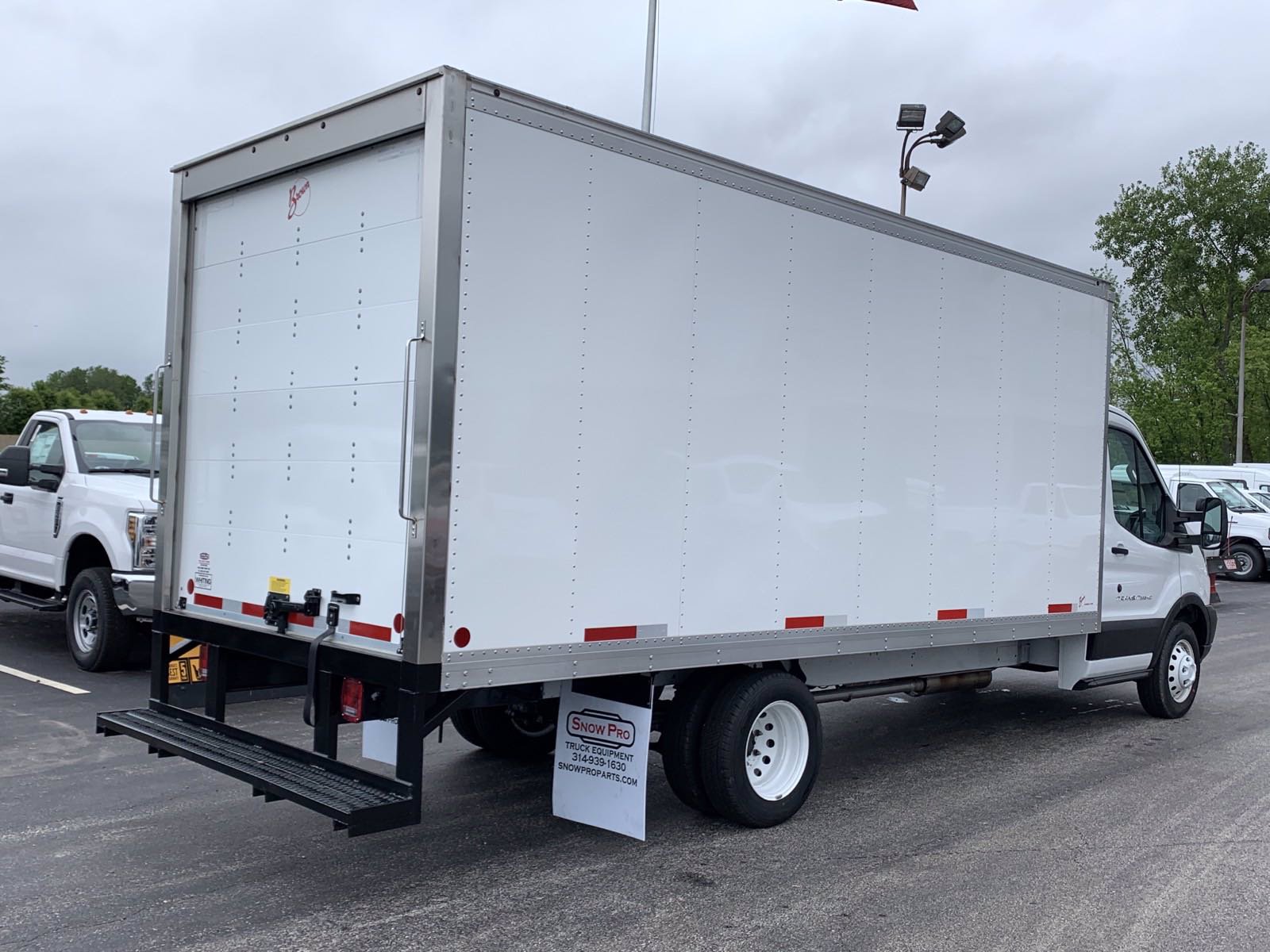 New 2019 Ford Transit Chassis RWD Box Truck